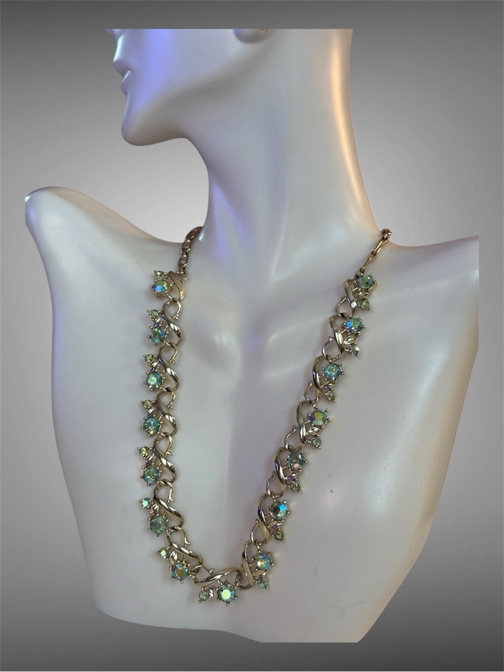 🌼VTG 1950’s Star Auroral Borealis Choker Necklace